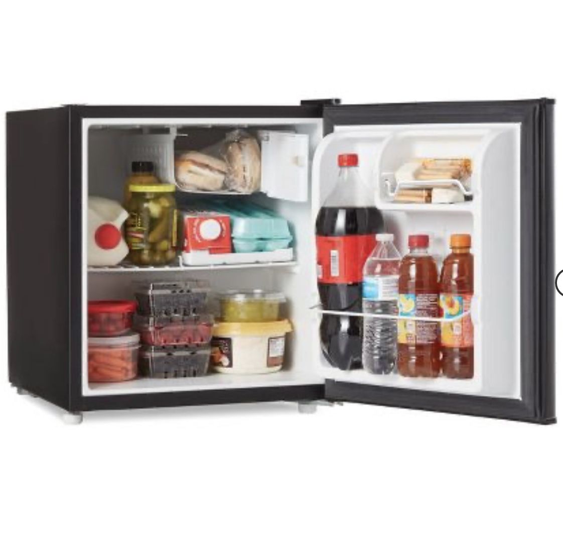 Proctor Silex 1.7 cu ft Mini Refrigerator - Black