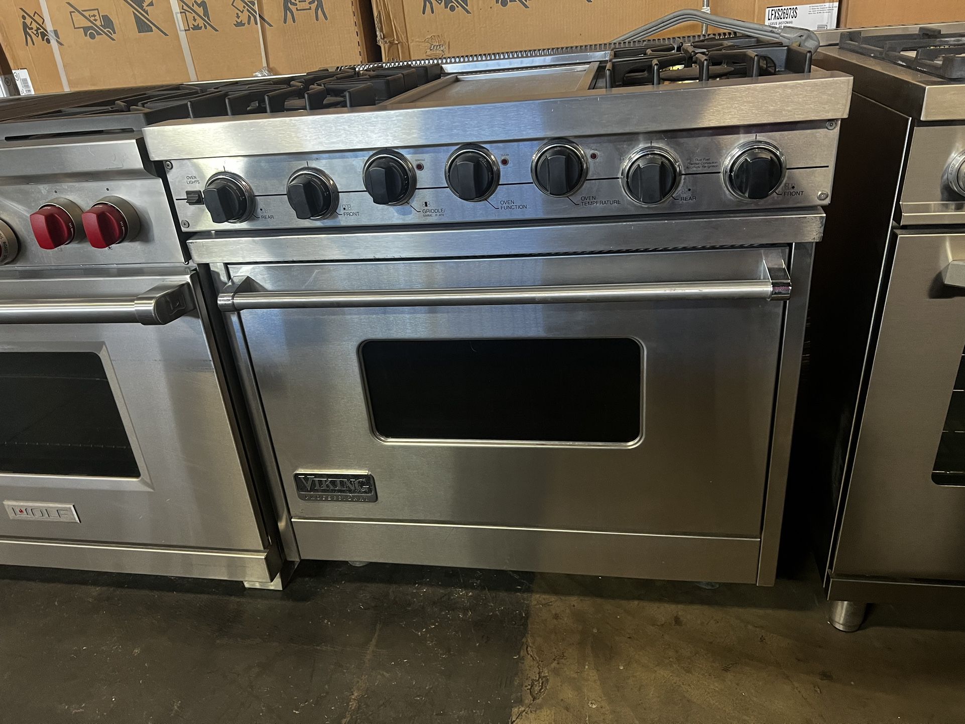 Viking 36”Wide Dual Fuel Range Stove In Stainless Steel With Griddle
