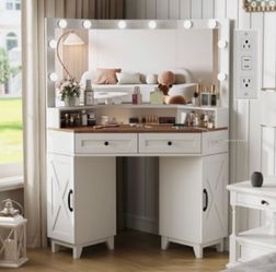 Makeup vanity