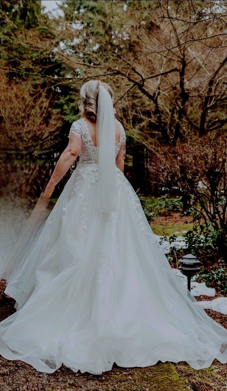Classy- Ivory White Wedding Gown.