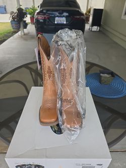WOMEN BOOTS
