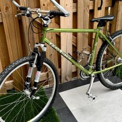 GARY FISHER BIKE ( .LIKE NEW)  ( NOT FREE)