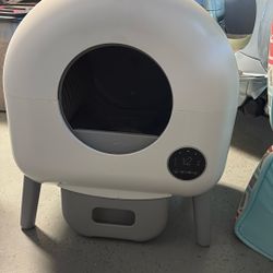 Self cleaning cat litter box