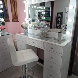 VANITY FOR MAKEUP 