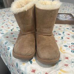 Girls Uggs Size 1