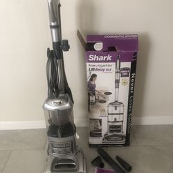 Shark Navigator Lift-Away DLX