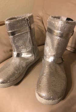 Girl boots size 6Y