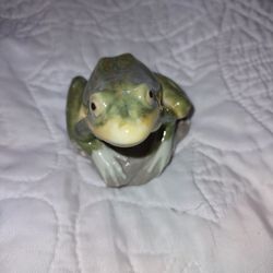 Lladro  “Natures Observer Frog” 