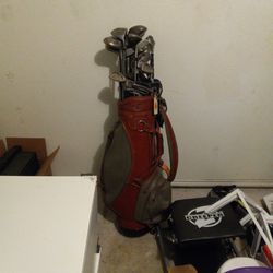30 Golf Clubs And Bag 