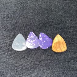 Guitar Pics And Guitar Strings