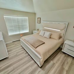 New King Bedroom Set- Mattress Not Included 