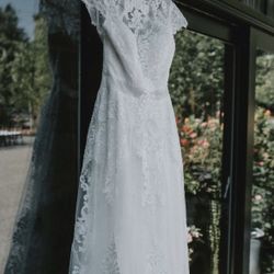 Ivory Lace Wedding Dress