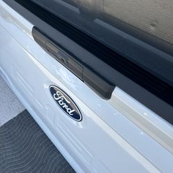 21-26 F150 Tailgate OE Ford like new ITake Off OEM White F-150 see pictures some cosmetic scratches. 