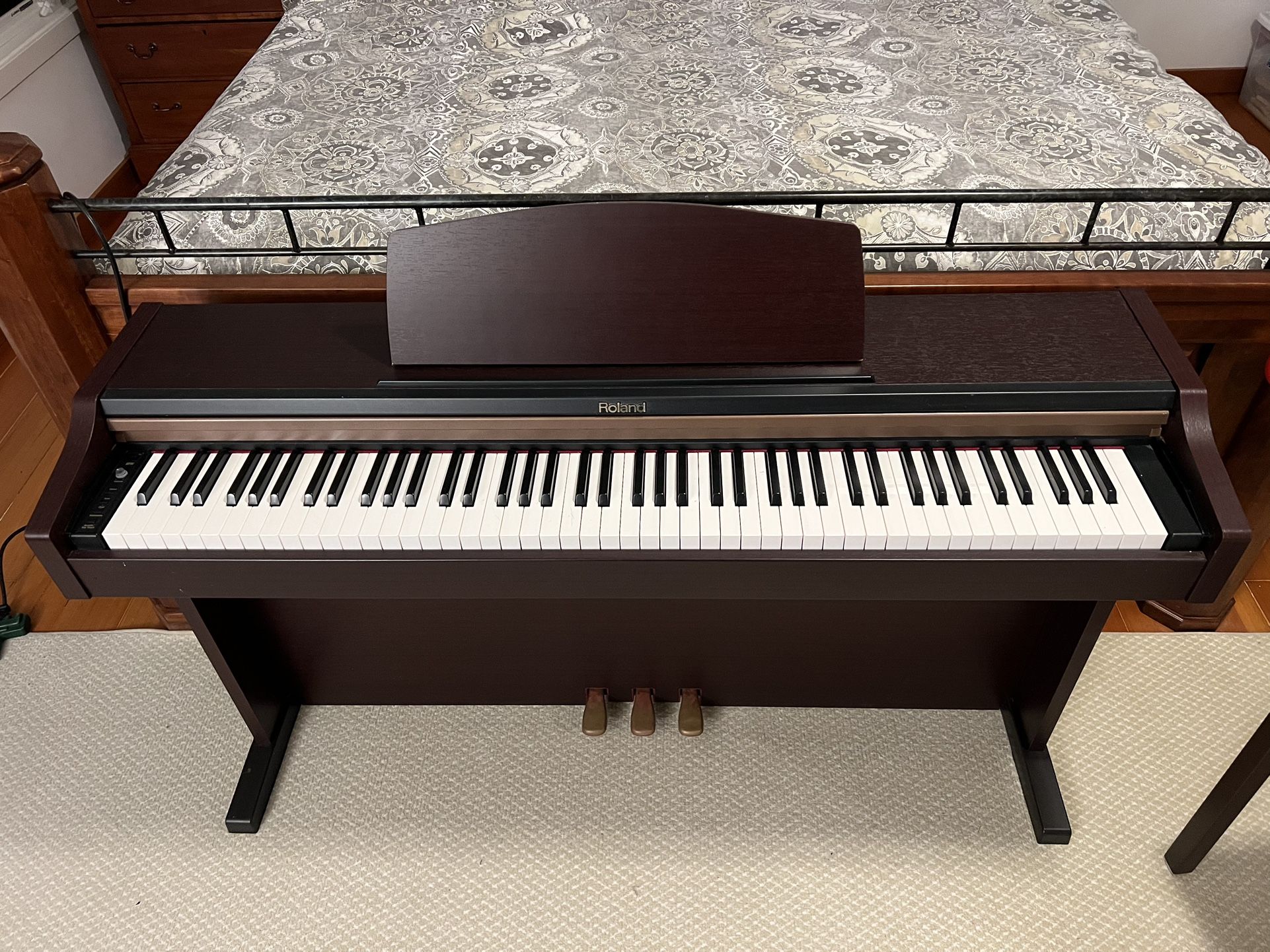 Roland HP101 Digital piano