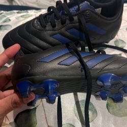 Girls Soccer Shoes