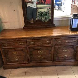 Dresser With Mirror 