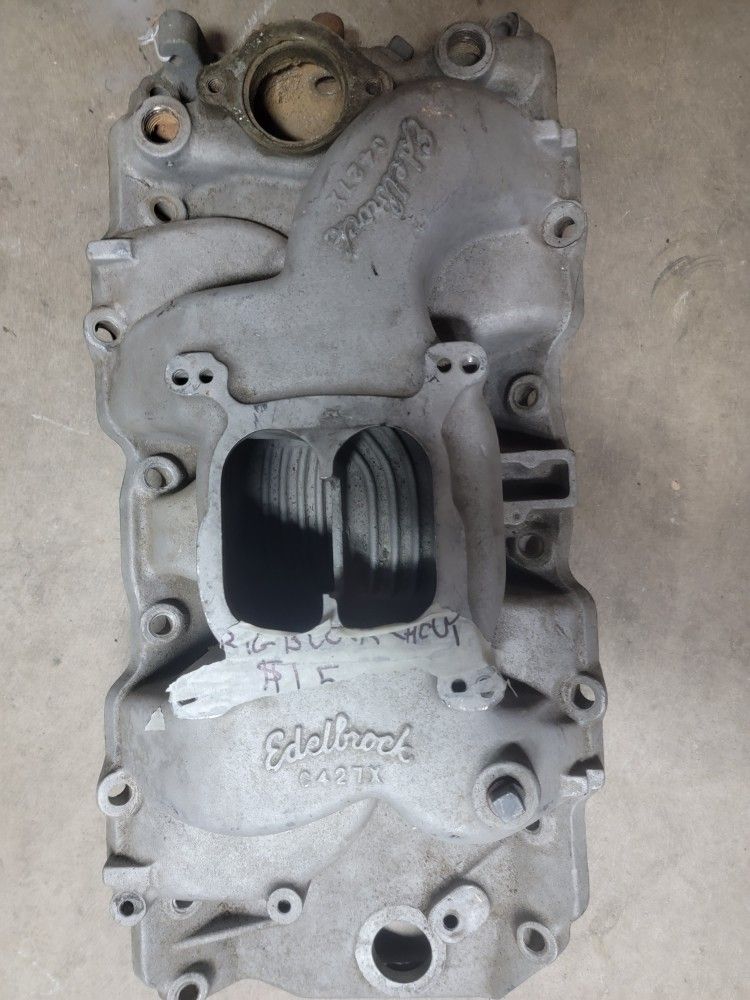 Edelbrock C427 Big Block Chevy Intske Manifold