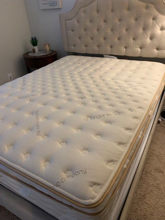 Great Condition Saatva Company Queen Size Mattress
