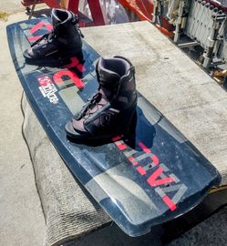 Ronix Vault 139CM Wakeboard & Ronix Divide Bindings Size 7.5 to 11.5