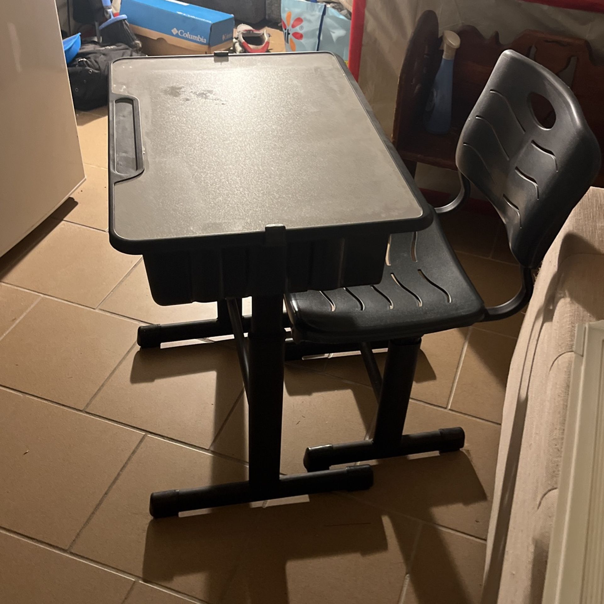 Kids Desk With Chair