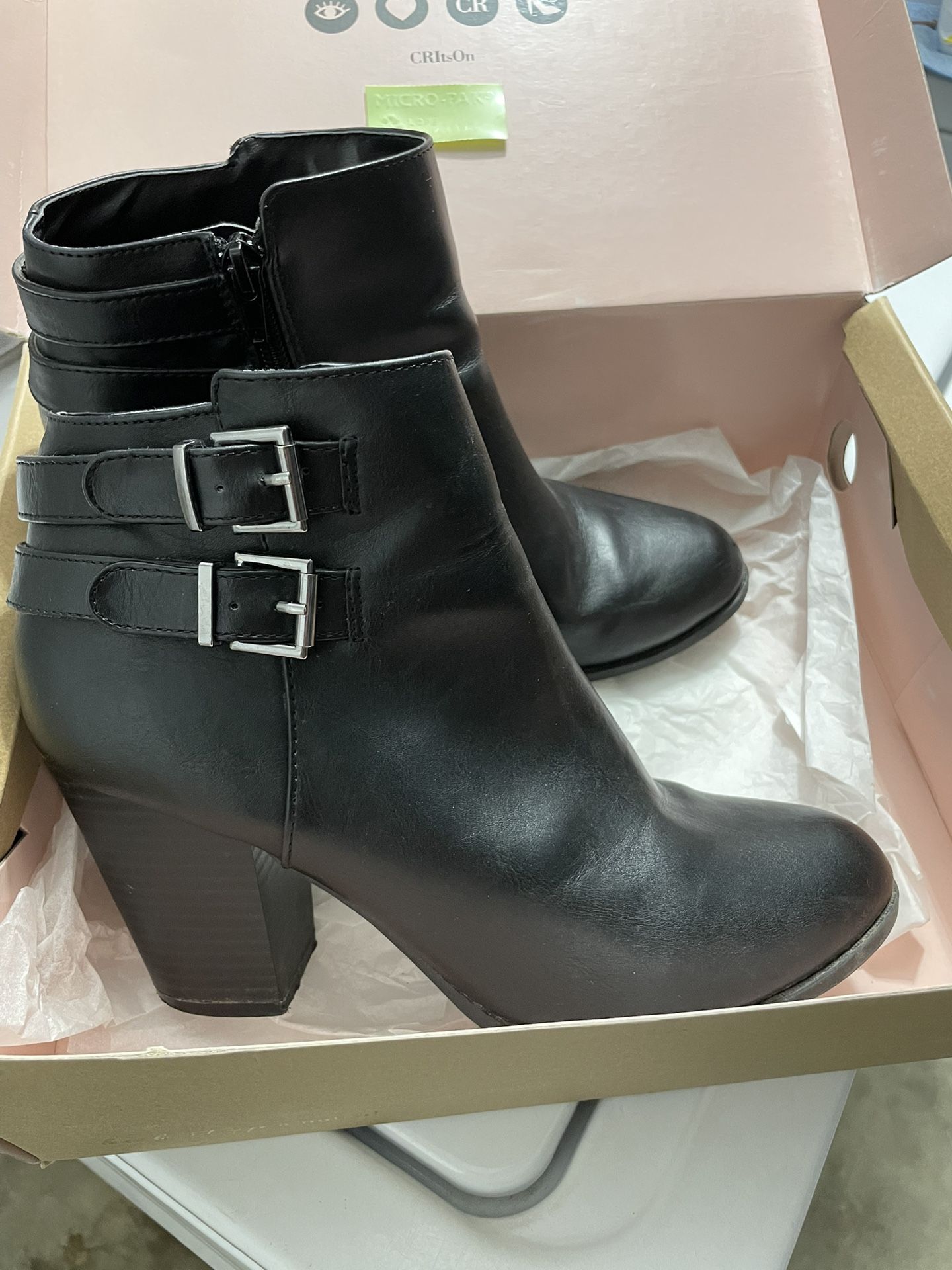 BLACK BOOTIES SZ 8 GOOD CONDITION