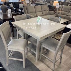 Beautiful 5-Pc Counter Height Dining Table Set Brand New ‼️