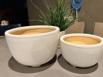 Set Of White Ceramic Footed Planter