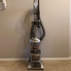 Shark Bagless Lift Away Vacuum Cleaner With Attachments     (Great Condition)