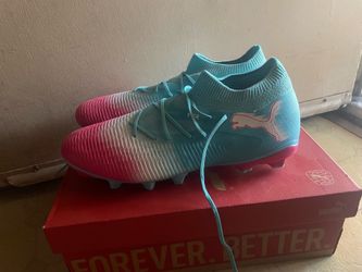 Soccer cleats