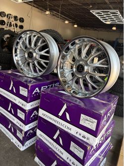24 inch lexani artis staggered wheels and tires 6 lug and 5 lug apps available Chevy & ford 6 ford (6x139-6x135) 5 lug ram and chevy (5x5-5x5.5) Tir
