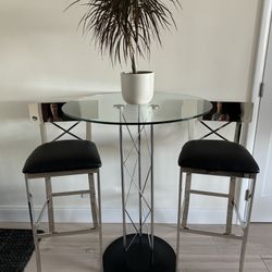 Beautiful counter height Table with 2 Safavieh stools
