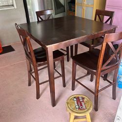 Table with 4 chairs