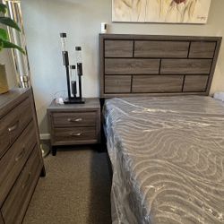 Queen Size Bedroom Set **NEW**