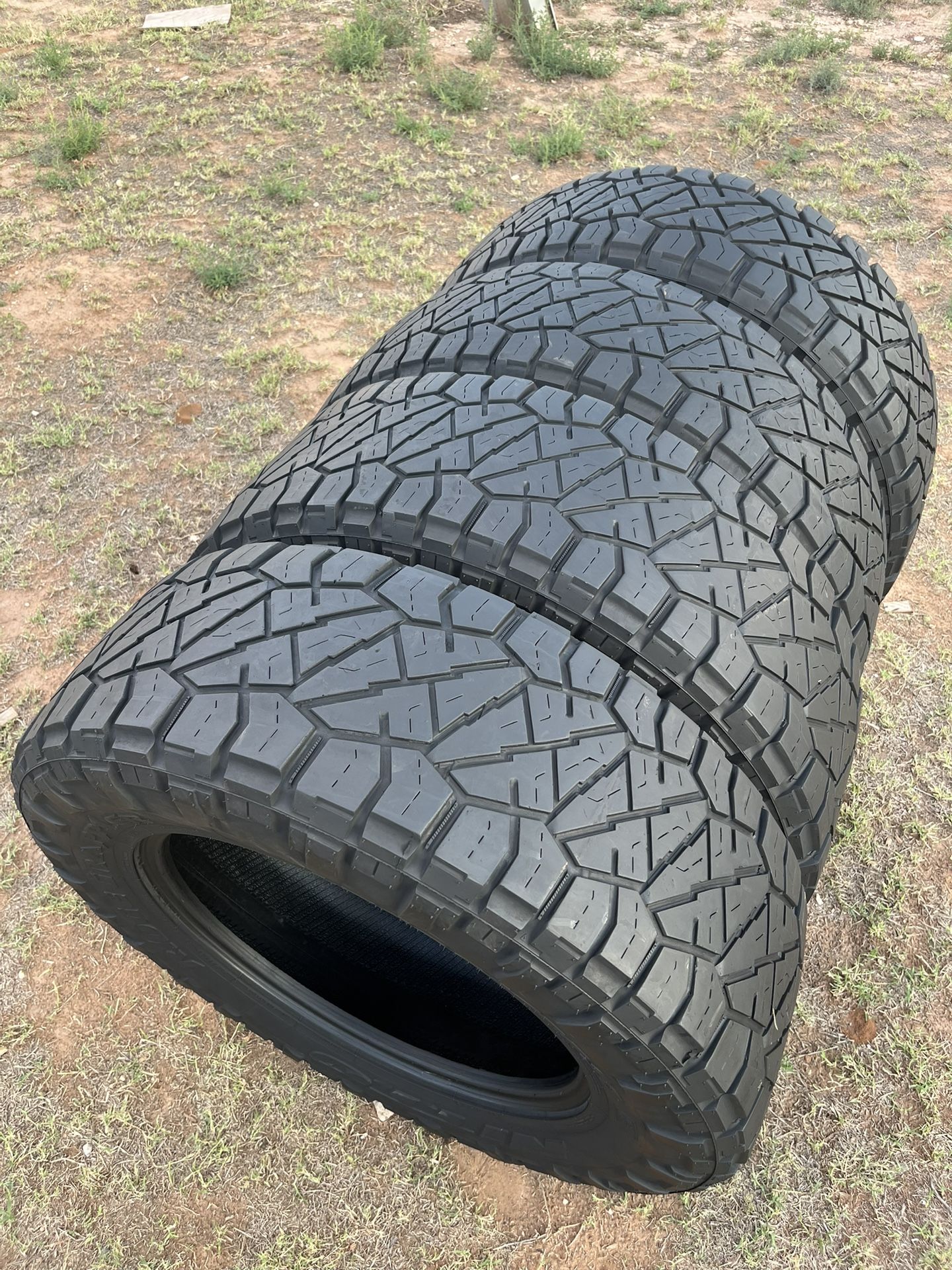 295/65R20 Nitto Ridge Grapplers Tire Set of 4 for Sale in Midland, TX ...