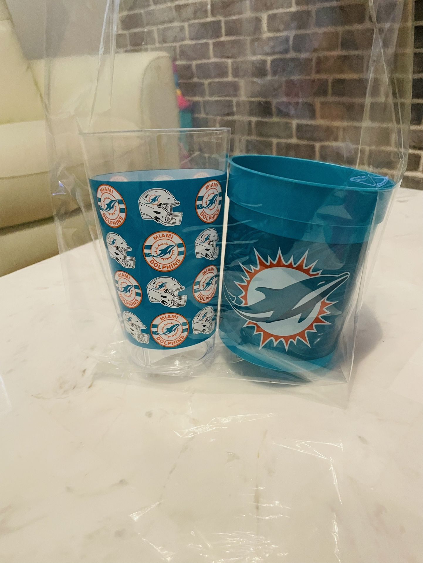 Miami Dolphins gift set cups brand new