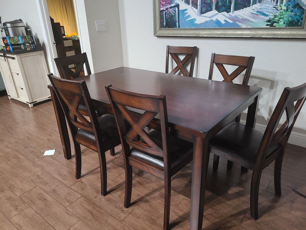 Dining room table