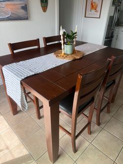 Wooden Dining Tablr