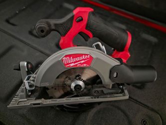 Milwaukee M12 FUEL 12V Lithium-Ion Brushless 5-3/8 in. Cordless Circular Saw (Tool-Only)