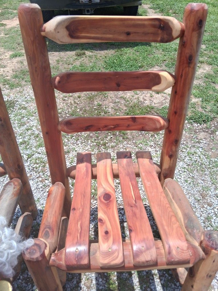 Red Cedar Farm Style Table and 4 Chairs