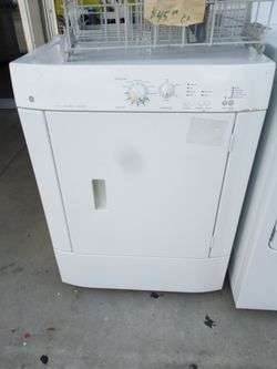 GE Dryer white super capacity 7 cycles works great excellent . .Warranty . Delivery available . 2203 Fowler st. Ft. Myers 33901