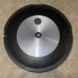 iRobot Roomba j7 Robot Vacuum