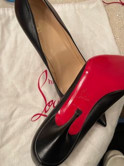Christian Louboutin Pigalle – Size 40  Beautiful, authentic Christian Louboutin Pigalle heels in black with the iconic red sole. Size 40 / 9 usa