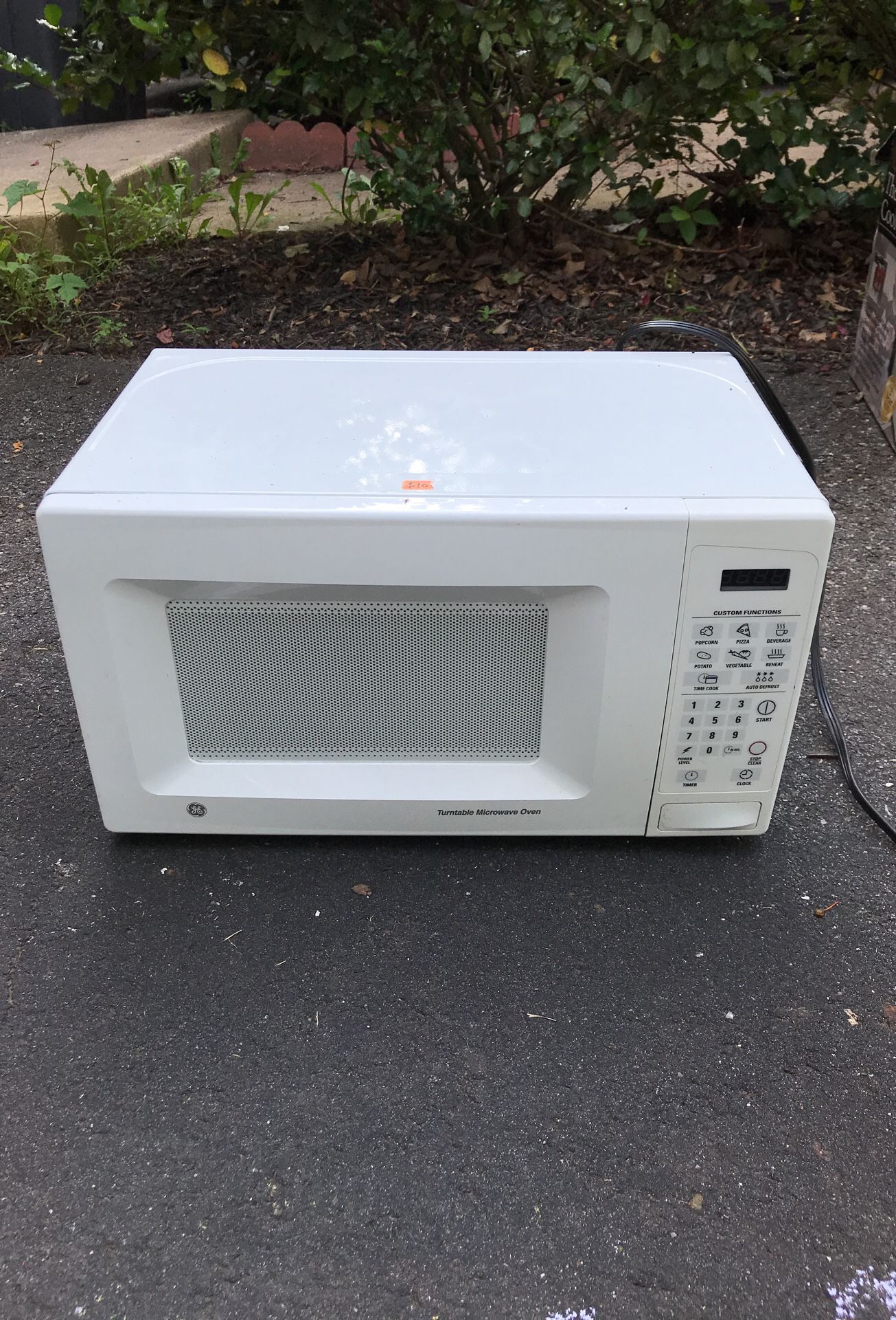 Small countertop microwave