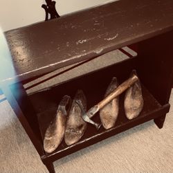 100 YEAR OLD SHOEMAKERS TOOLS & BENCH 7 ORIGINAL COLLECTIBLE ITEMS