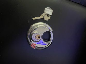 Heavy duty lock with key