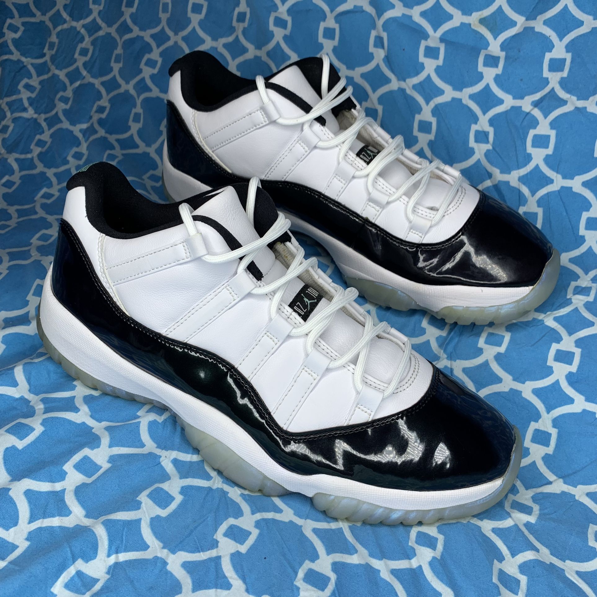 Nike Men's size 12 Air Jordan 11 emerald retro og low top concord