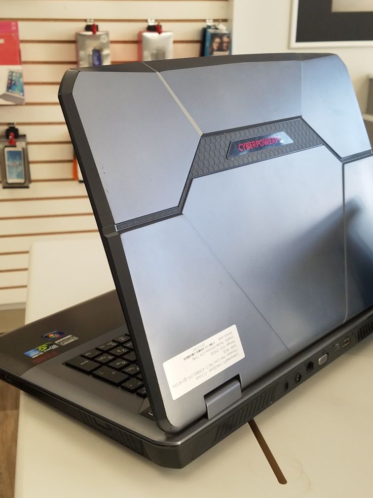 Cyperpower PC FANGBOOK gaming laptop