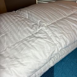 New Pottery Barn  Comforter 98x94. Original Price 