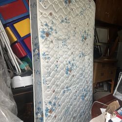 Twin Size Mattress – Clean & Comfortable – Great for Guest Room or Kids Bed