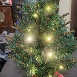 NEW WITH TAGS 24INCH LIGHT UP CHRISTMAS TREE FOR $25